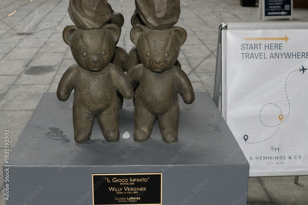 Fototapeta premium close-up detail of Willy Verginer’s Il Gioco Infinito (2021) — a bronze and acrylic sculpture exhibited at Galerie LeRoyer and Yorkville Lane in Toronto - teddy bears