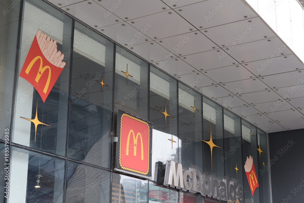 Fototapeta premium exterior building facade and sign of McDonald's, a fast food restaurant chain, located here at 196 Bloor St W, Toronto