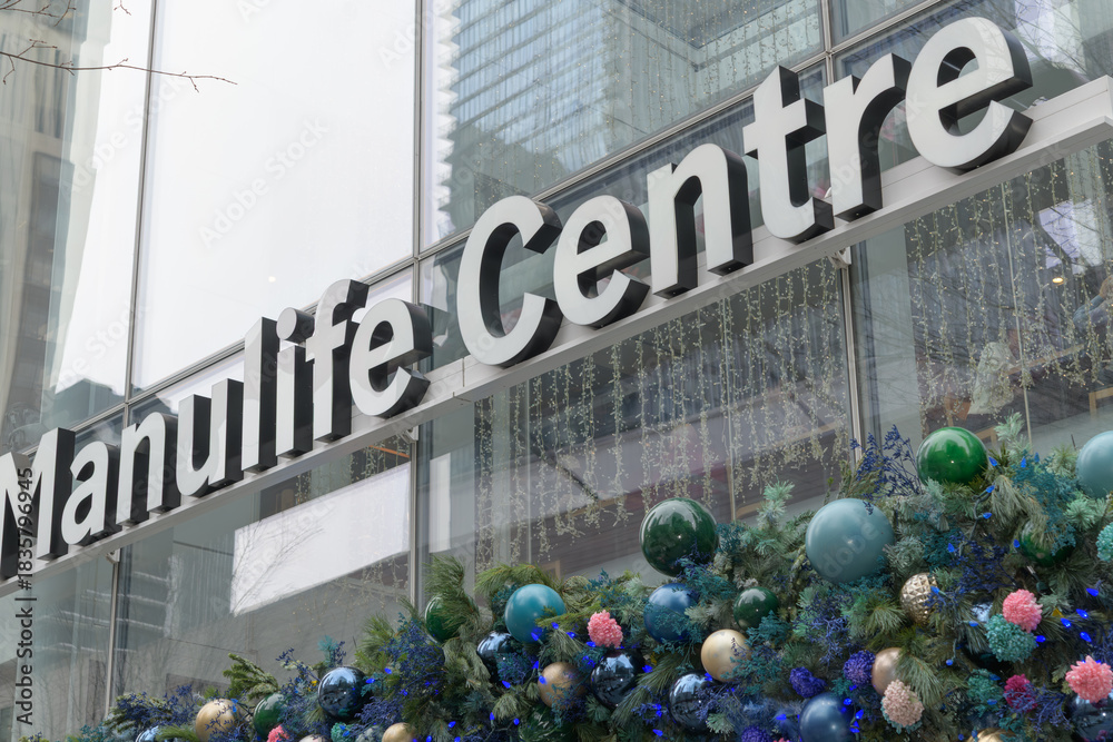 Naklejka premium exterior building facade and sign of Manulife Centre, a shopping mall, located at 55 Bloor St W, Toronto
