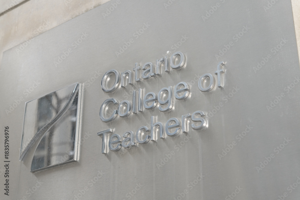 Naklejka premium Ontario College of Teachers / Ordre des enseignantes et des enseignants de l’Ontario sign outside 101 Bloor St W, Toronto