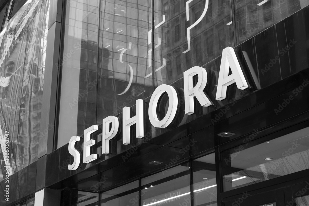 Naklejka premium black and white representation of exterior building facade and sign of SEPHORA, a cosmetics store chain, located here at 77 Bloor St W, Toronto