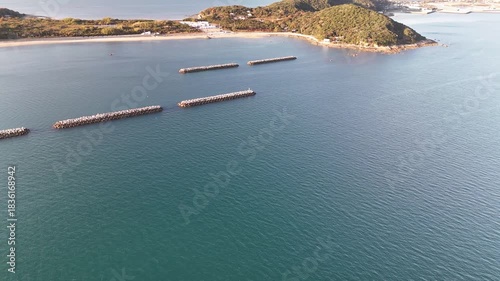 日本のドローン映像　瀬戸内海の沿岸と消波ブロックを空撮