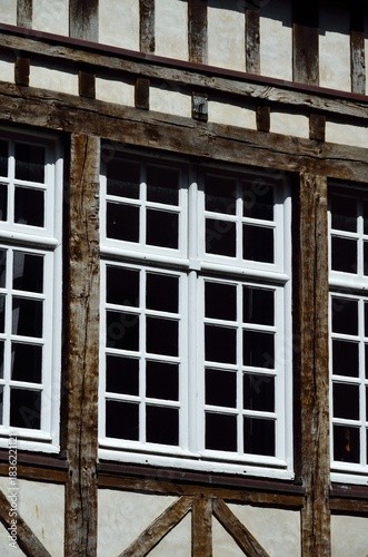 Antiguos edificios de madera en Dinan, Côtes-d'Armor, Bretaña, Francia

