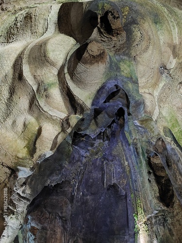 El interior de la Cueva de las Calaveras. Benidoleig. Alicante. España. Una cavidad natural.