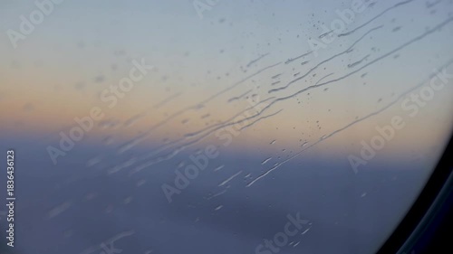 water flowing quickly down the airplane window