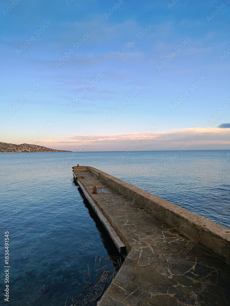 Obraz premium Digue et mer calme