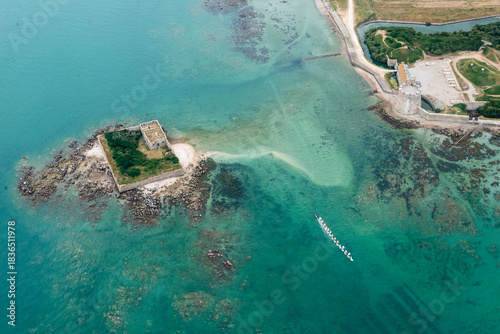 Vue aérienne de l'île Tatihou à Saint Vaast-la-Hougue en France