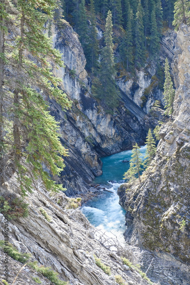 Obraz premium Beautiful natural landscape of mountain covered river.