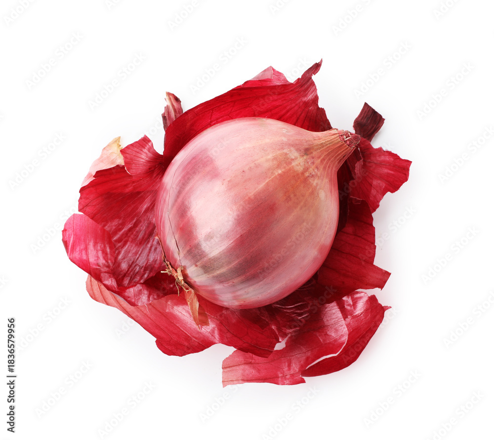 Naklejka premium Fresh red onion with peels isolated on white, top view