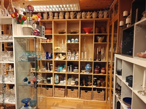 Konstfotografi Vintage and everyday household items displayed in a thrift store, second-hand sh