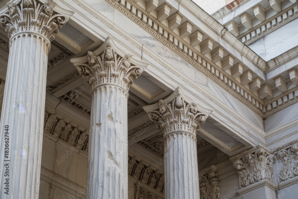 Obraz premium Vintage Old Justice Courthouse Column 
