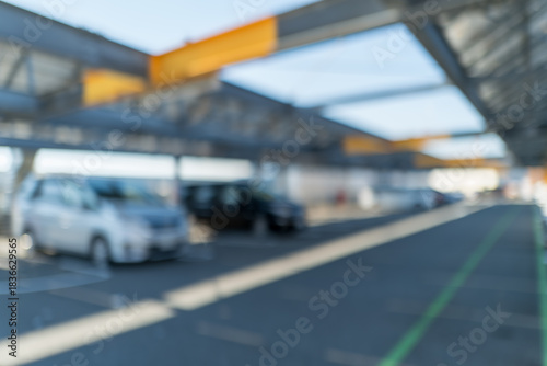 Wallpaper Mural デフォーカスされたショッピングモールの駐車場 休日のお出かけイメージ Torontodigital.ca