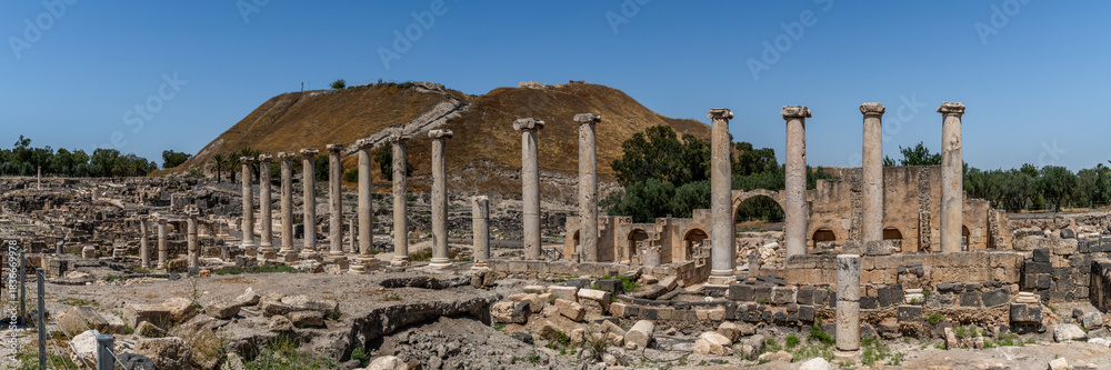 Fototapeta premium Panoramic overview of Sylvanus street at Beit She'an ancient ruins in Israel. 