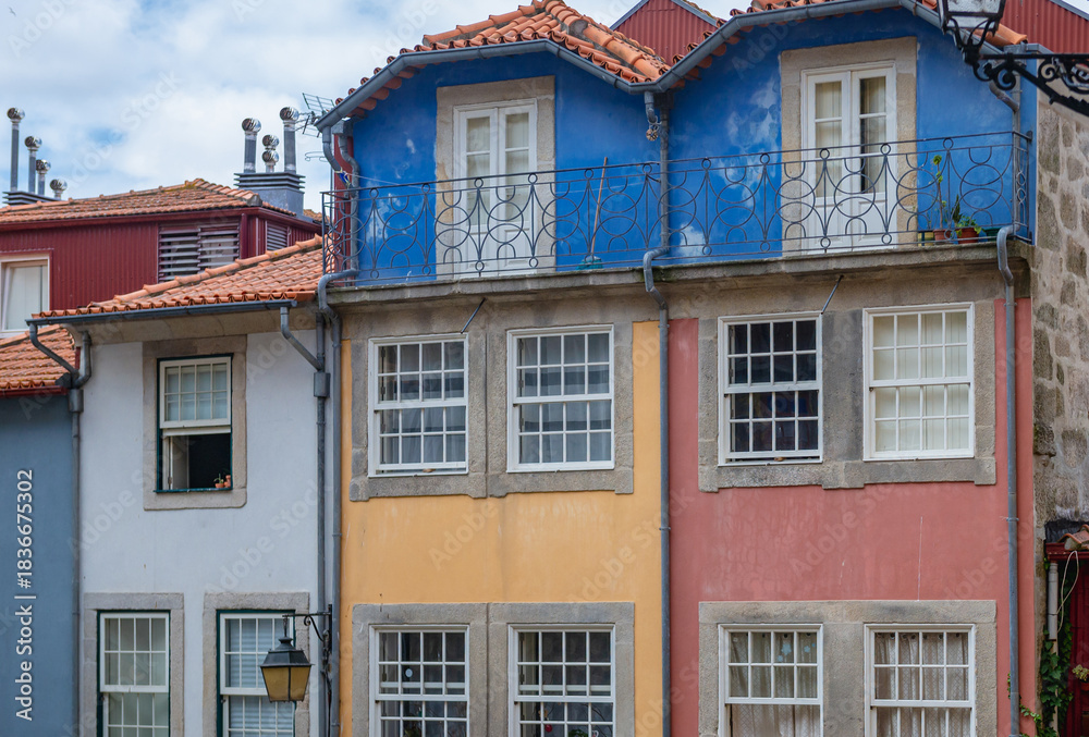 Fototapeta premium Houses on Largo da Pena Ventosa, small square in historical center of the city of Porto city, Portugal