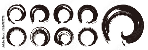 筆で書いた円形のベクター素材のセット