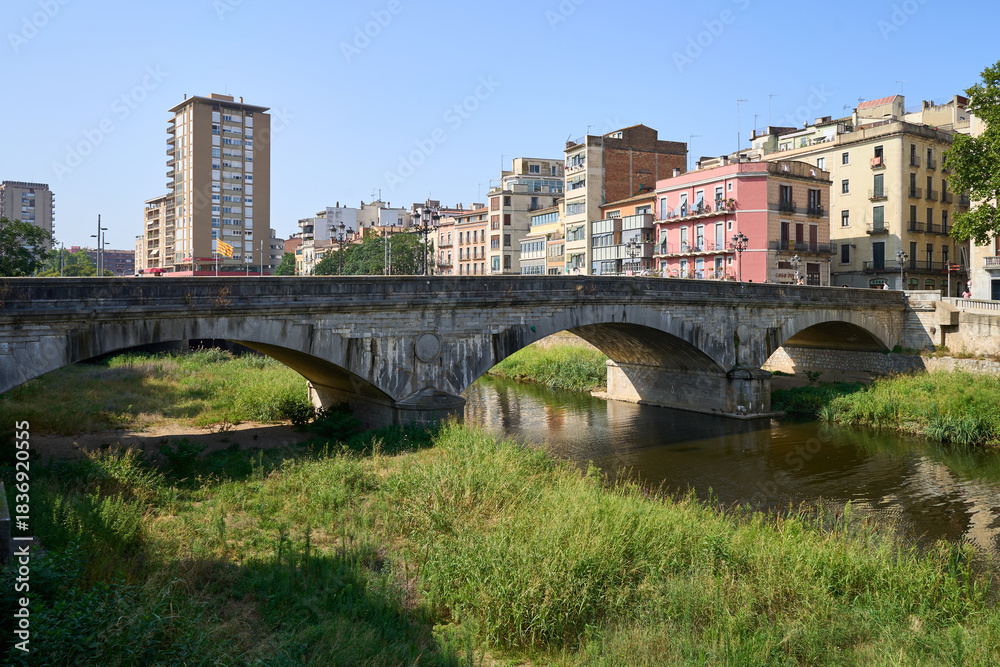 Naklejka premium The bridge over the Oñar river in Girona