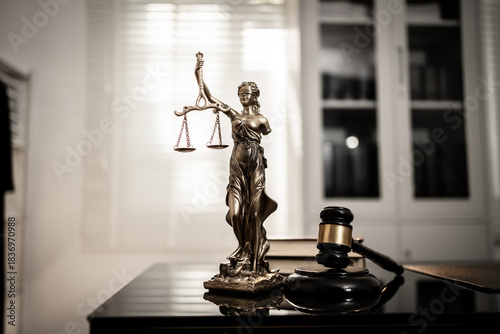 Schilderij op canvas A bronze-toned Lady Justice statue stands centered beside courtroom gavel on polished desk, reflecting soft light against blurred legal-office, fairness, digital law, modern judicial integrity