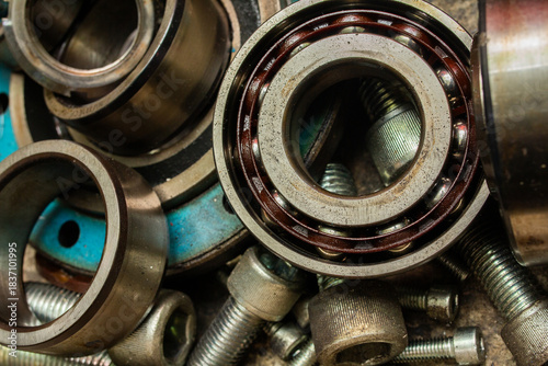 Φωτογραφία Various steel ball bearings, sleeves, bolts, and industrial fasteners covered in