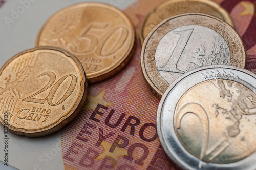 Wallpaper Mural Mindestlohnerhöhung auf 13,90 € ab 2026 Torontodigital.ca