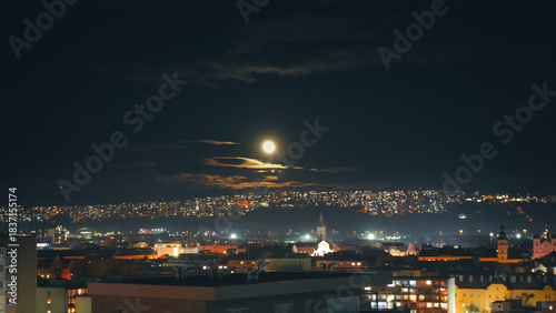 Foto night view of the city