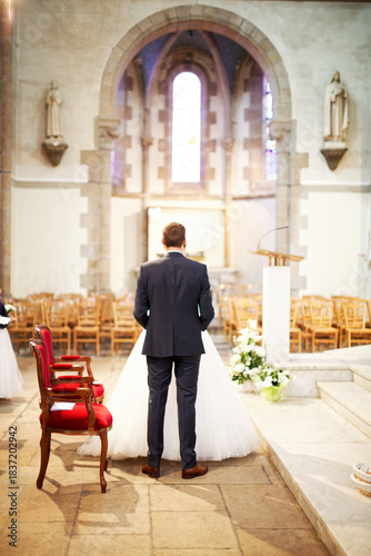 mariés dans l'église