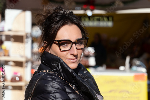 Ritratto di donna in esterno