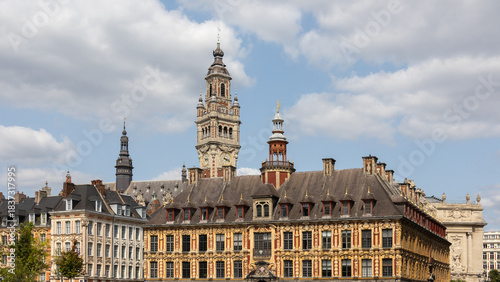Bild auf Leinwand Beffroi de la chambre de commerce et vieille bourse à Lille