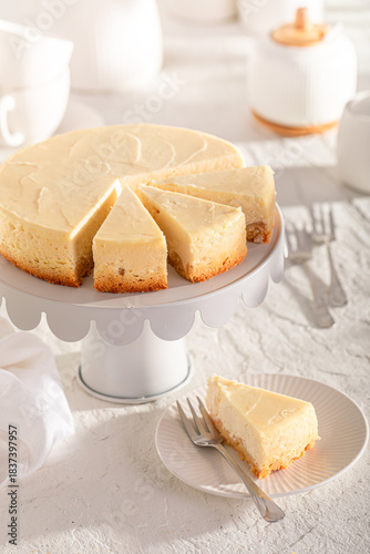 Classic New york cheesecake made with vanilla and cheese.