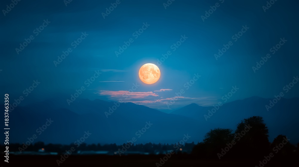 Naklejka premium Large, bright moon is rising over a mountain range. The sky is dark. The scene is peaceful and serene