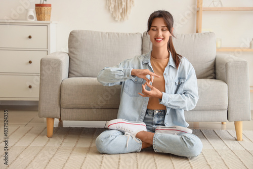Young woman meditating on c...