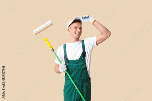 Male decorator with paint r...