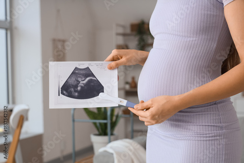 Pregnant woman with sonogra...