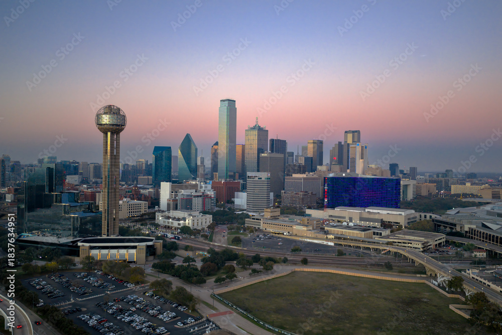 Obraz premium Aerial Perspective of Dallas, Core City of the Southern U.S. Megaregion