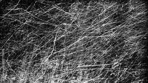 一面に無数の乱雑でランダムに走る太い線や細い線と点・ノイズなどの模様がある画像素材　グランジ・スクラッチ・ノイズ・背景・テクスチャー　8K UHDサイズ　黒背景　白黒・グレー　アルファチャンネル・スクリーン・マスクなど