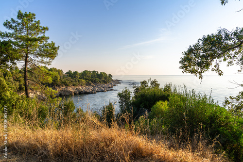 Wallpaper Mural Idyllische Badebucht bei Sonnenaufgang Torontodigital.ca