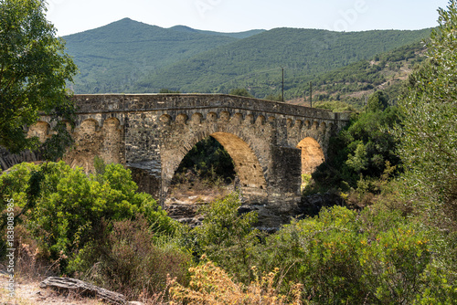 Wallpaper Mural Alte römische Brücke auf dem Weg nach Corte Torontodigital.ca
