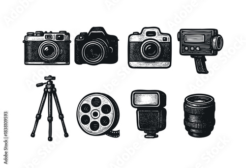 Camera and photography engraved icons : film camera, polaroid, and other vintage photo and video equipment — stock vector.