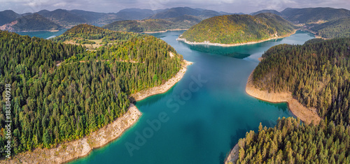 Canvas-taulu Aerial view showing Zaovine lake on Tara mountains in Serbia