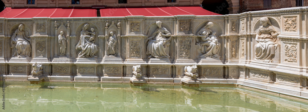 Fototapeta premium panoramic view of the fonte gaia fountain in the piazza del campo in siena tuscany italy sunny day no people