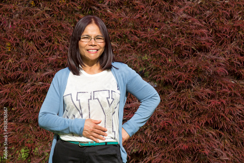 Attraktive Asiatin im Park