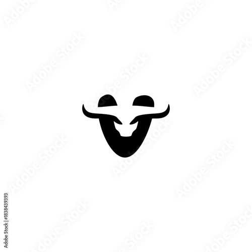 Minimalist Bull Head Shape Le...