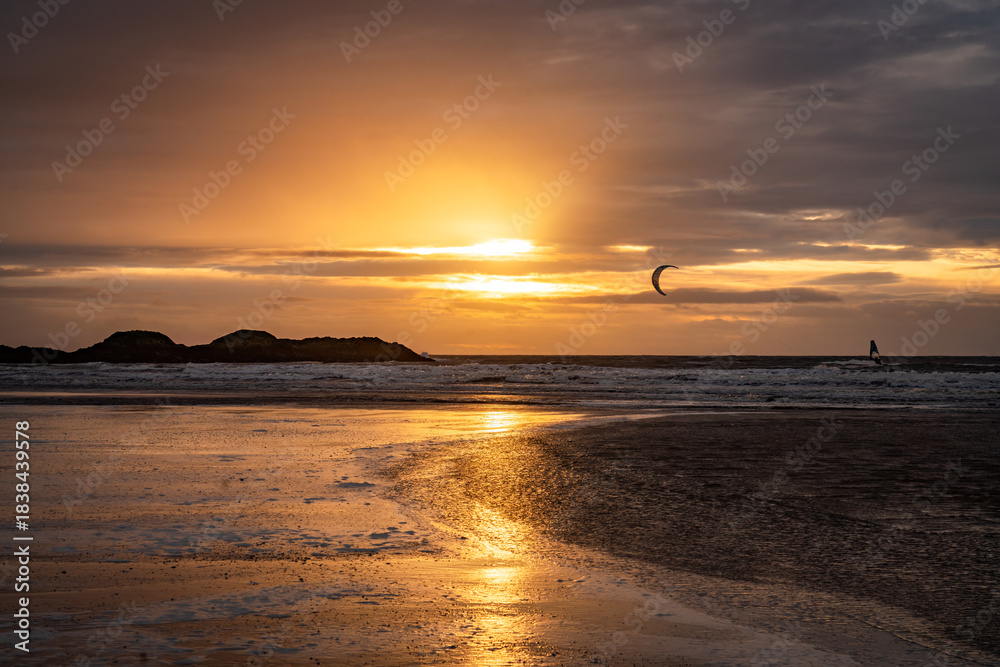 Naklejka premium A beautiful sunset on rhosneigr beach Anglesey