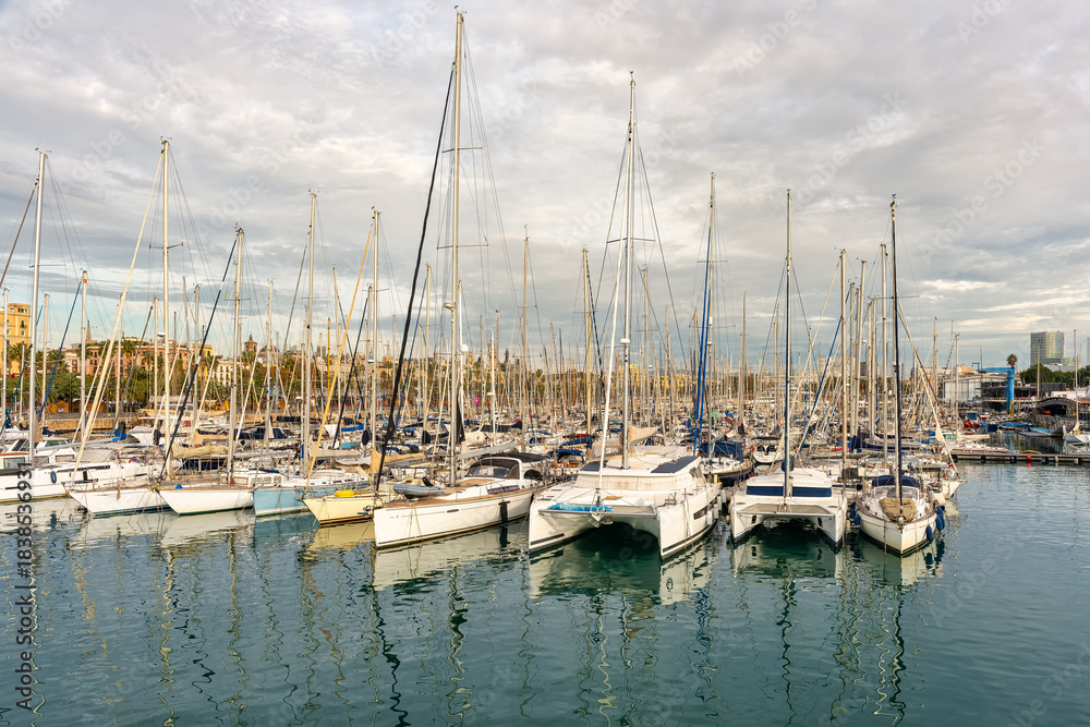 Fototapeta premium Great panoramic view of the port of Barcelona with a Ferris wheel and many sailing boats docked in the port, Spain.
