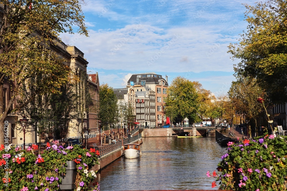 Naklejka premium canal in bruges belgium