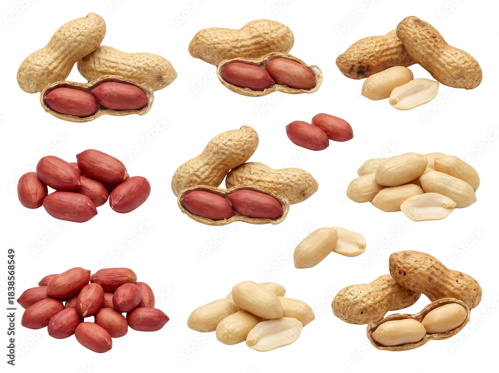 Obraz premium Whole and split peanuts isolated on transparent background