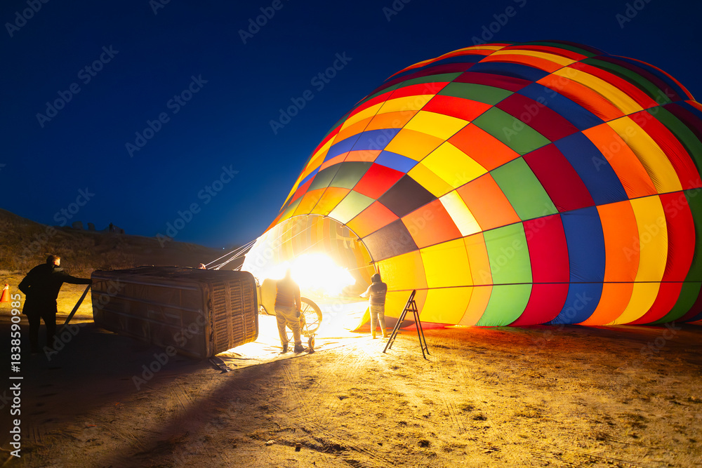Obraz premium カッパドキアの熱気球の立ち上げ