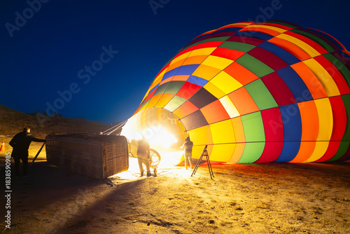 カッパドキアの熱気球の立ち上げ