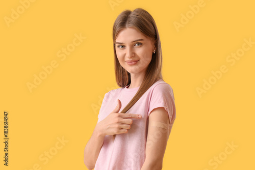 Beautiful young woman point...