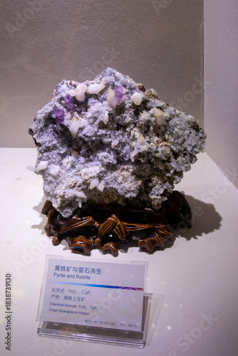 Konstfotografi Specimen of pyrite and fluorite in paragenesis (co-occurrence) at the geological