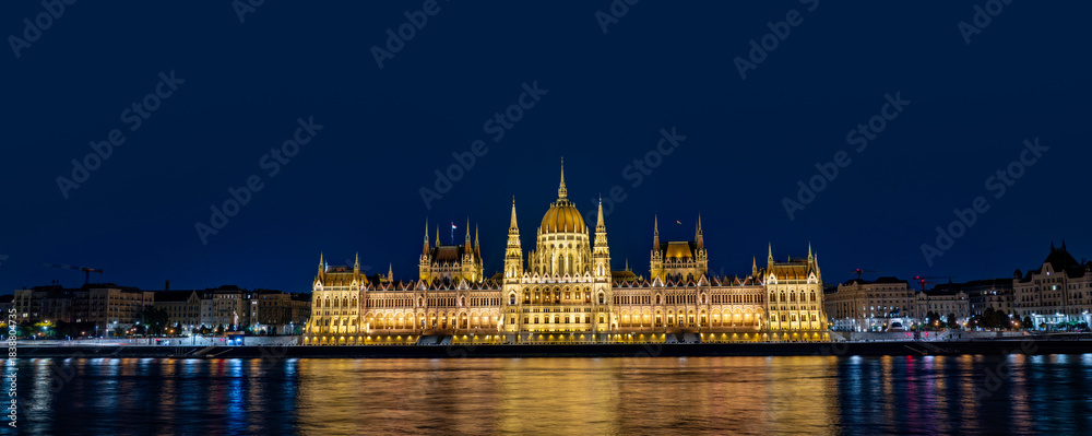 Obraz premium Panorama of Budapest with Danube and Parliament at night. Gothic architectural in Budapest. Historic landmark and national symbol of Budapest on Danube.